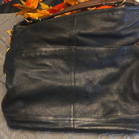 Coach Black Leather Shoulder Hobo Bag No. E0993-70189 - Picture 14 of 17